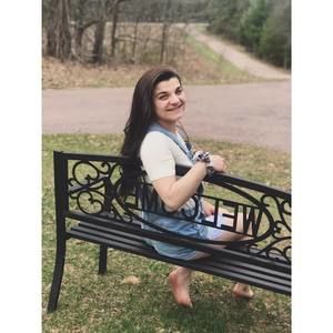 Meet your Posher, Alexis